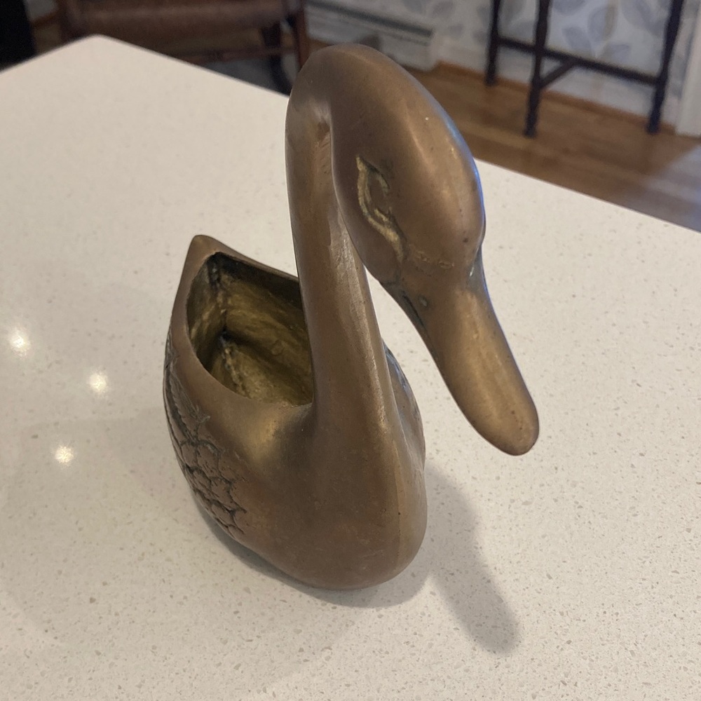 Chic Bronze Swan Sculpture - Picture 4 of 4